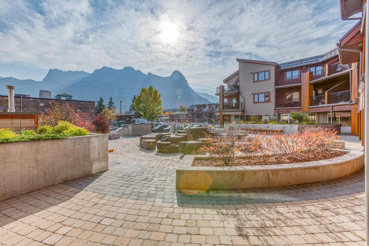 Villa Beautiful Peak Vista - 2BR w Stunning Mt Views Canmore Exterior foto