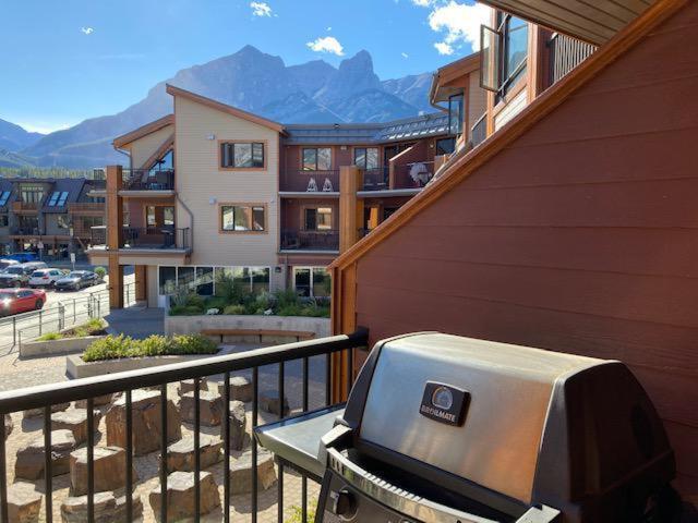 Villa Beautiful Peak Vista - 2BR w Stunning Mt Views Canmore Exterior foto